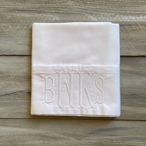 Taie d'oreiller à monogramme, lot de taies d'oreiller à monogramme, taie d'oreiller, monogramme, dortoir, cadeau de remise des diplômes, taie d'oreiller personnalisée, madame