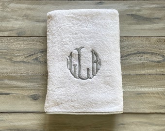 Monogram Towel, Beach Towel, Bath Towel, Monogram Bath Towel, Monogram Beach Towel, Towel, Dorm towel, grad gift, piped bath towel