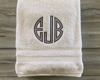 Monogram Bath Sheet, Monogram Bath Towel, Beach Towel, Bath Towel, Monogram, Graduation, Bridesmaid gift, Grad Gift