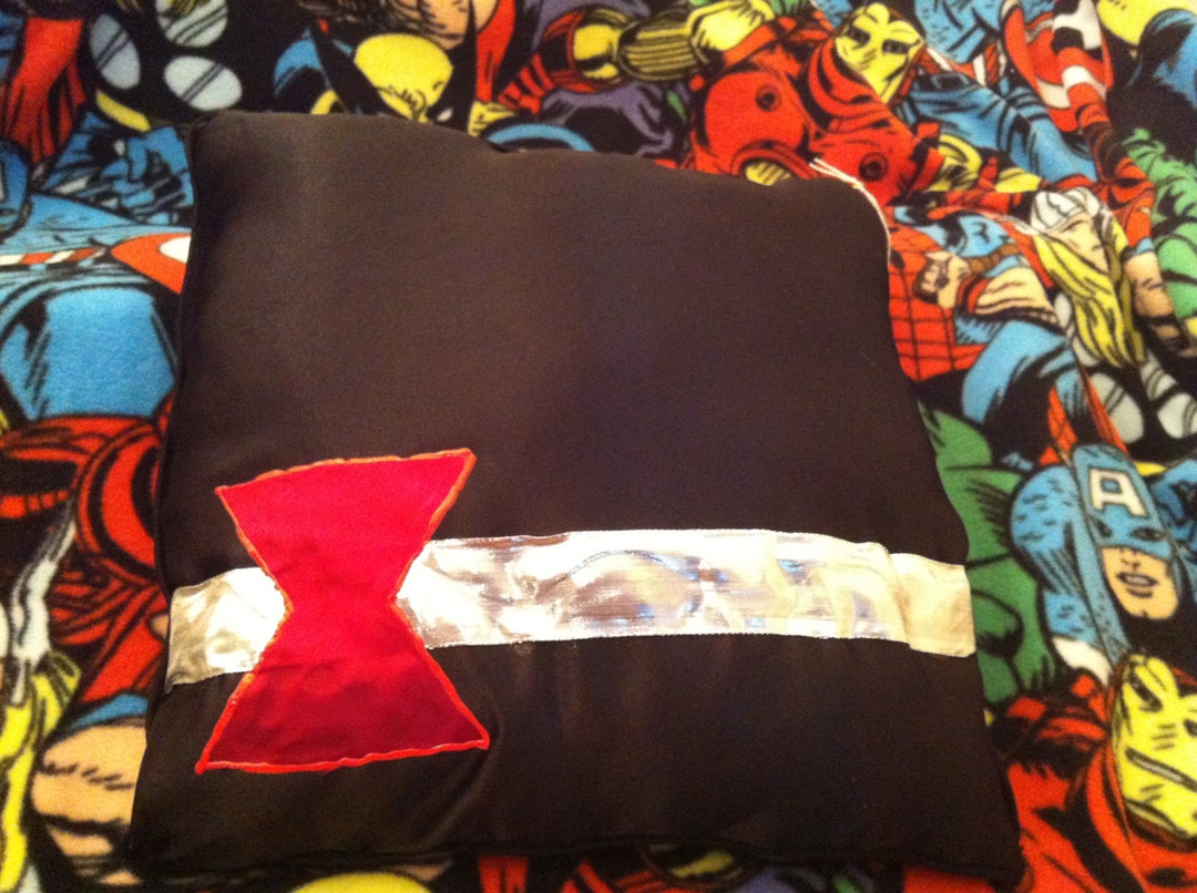 BLACK WIDOW THROW BLANKET