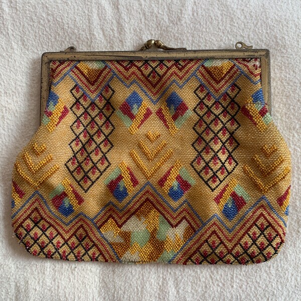 Antique Vintage 1920s Art Deco Micro-Beaded Evening Clutch Purse with Geometric Design / Satin-Lined Handheld Purse with Gold-Toned Clasp