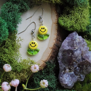 90s inspired Jewelry, Handmade Jewelry, Grungecore, 90s Aesthetic, Cute Earrings, Smiley Face earrings