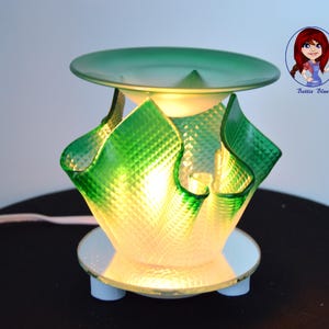 BEAUTIFUL Glass Tulip Shaped Electric Adjustable Light Oil or Wax Fragrance Warmer With Mirror Base!