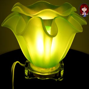 BEAUTIFUL Glass Tulip Shaped Electric Adjustable Light Oil or Wax Fragrance Warmer!