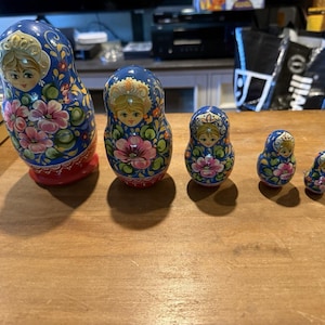 Vintage Russian Matryoshka Nesting Dolls Set of Five 3.5in Hand Painted
