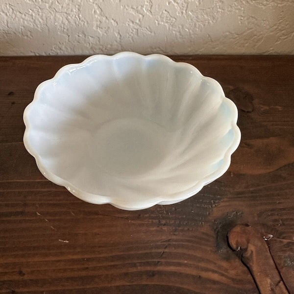 Vintage Opalescent White Milk Hazel Atlas Glass Reverse Swirl Berry Bowl 4.75”