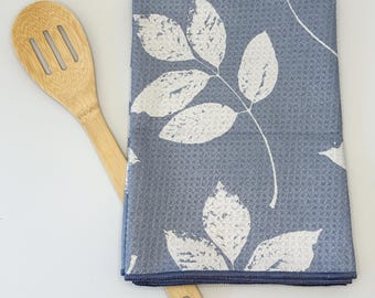 Paño de cocina botánico de hojas azules / Arte funcional original para la cocina / Toalla inspirada en la naturaleza