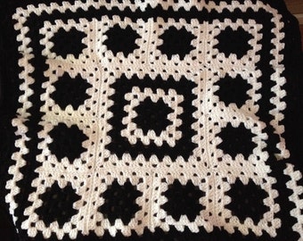 Baby Blanket; Black and White; Crochet