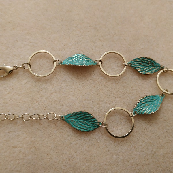 bracelet feuilles dorées effet bronze et anneaux dorées