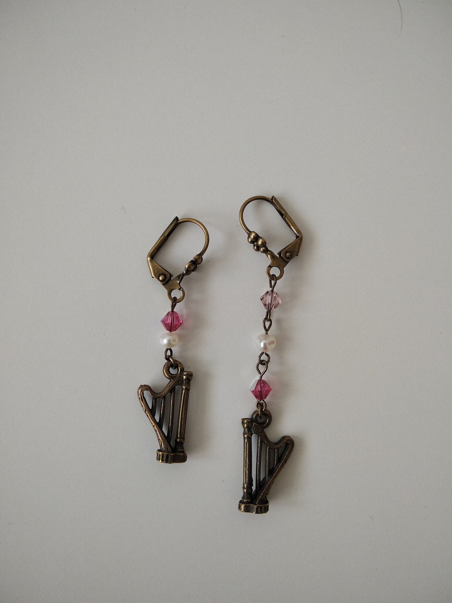 Boucles D'oreilles Chat Et Sakura En émail - Design Asymétrique Kawaii, Métal Doré, Cadeau Pour Fille Ou Femme