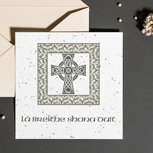 Carte d'anniversaire en langue irlandaise avec croix celtique, carte d'anniversaire écologique, carte d'anniversaire sur le thème irlandais, carte de voeux irlandaise personnalisée,