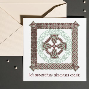 Cartão de aniversário com design celta em irlandês, cartão de aniversário tradicional irlandês personalizado, cartão de aniversário ecológico com gaélico irlandês