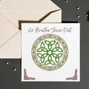 Carte d'anniversaire écologique imprimée en langue irlandaise, carte d'anniversaire sur le thème irlandais avec un design celtique, carte d'anniversaire irlandaise personnalisée,