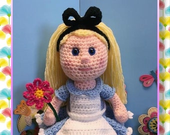 Alice in Wonderland crochet pattern, princess (English PDF pattern only, this is not the finished doll)