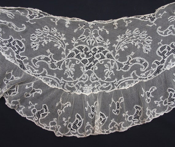 Antique Victorian Cream Lace Shawl (92)