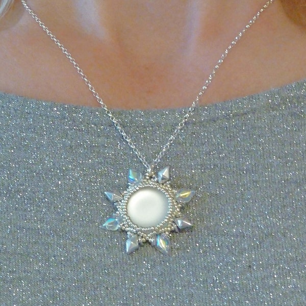 Shiny Silver White Flower Necklace, Large Flower Pendant, Statement Bridal Necklace, Light Catching Shining Stone, Brides Jewellery