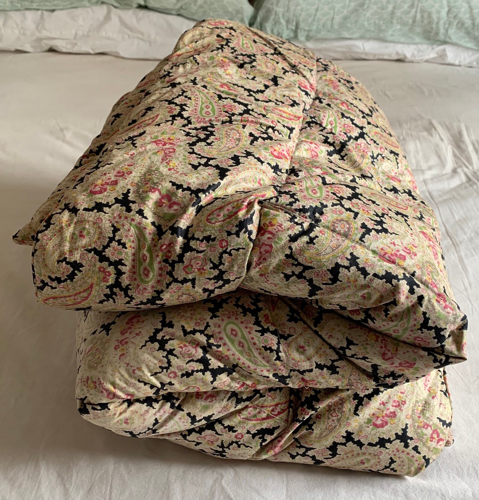 Vintage Paisley Eiderdown Quilt in Very Pretty Pink and Black. Etsy