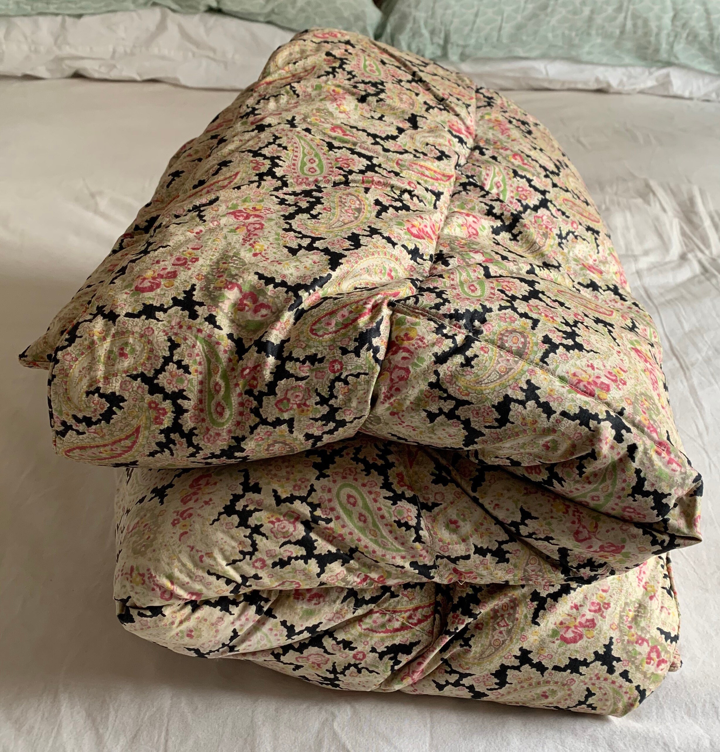 Vintage Paisley Eiderdown Quilt in Very Pretty Pink and Black. Etsy