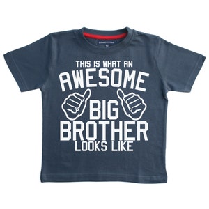 This is what an awesome Big Brother looks like Boys T-Shirt Navy