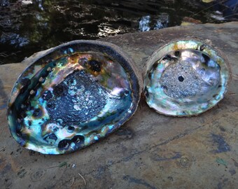 Abalone shell. Native american purification ceremony. Ormeau. Smudging, cleansing, purification ritual. Smoke ceremony ritual. Water element