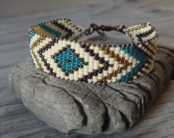 ネイティブアメリカンのビーズブレスレット。アメリカインディアン