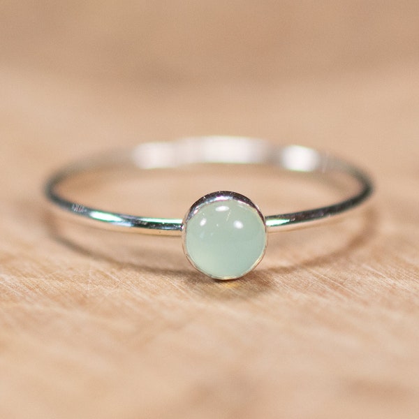 925er Silberring mit hellblauem Chalcedon