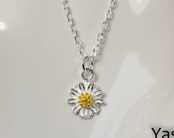 Daisy on 925 silver chain