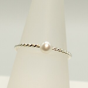 925 silver cord ring with shimmering Akoya pearl