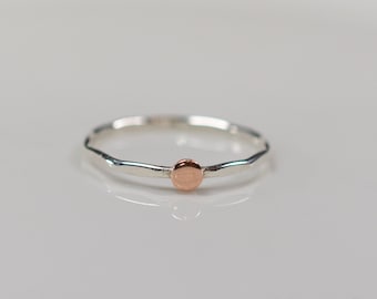 Sterling ring with 333 red gold dot - ring band hammered