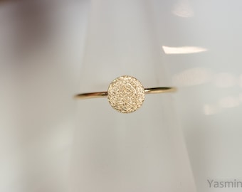 Goldfilled ring with sparkling dot