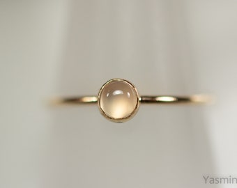 Goldfilled Ring mit weißem Mondstein