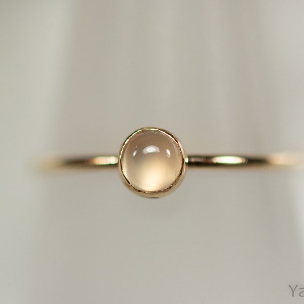 Goldfilled Ring mit weißem Mondstein