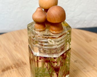 Botanical Resin Apothecary Jar with Wooden Mushrooms – Pressed Flower Cottagecore Decor – Woodland Trinket Jar – Fairy Garden Keepsake