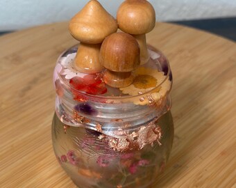 Woodland Mushroom Resin Trinket Jar – Pressed Flower Fairy Jar with Copper Leaf – Cottagecore Jewelry Box – Botanical Nature Gift