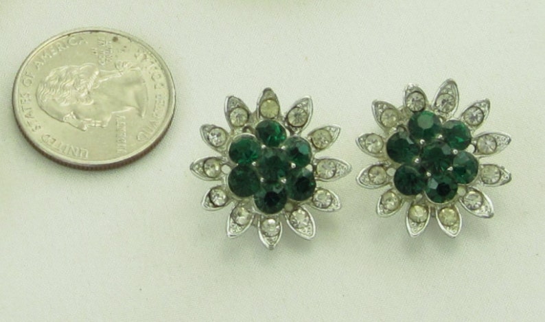 Vintage 60s LISNER Emerald Green Rhinestone Flower ST Clip Earrings