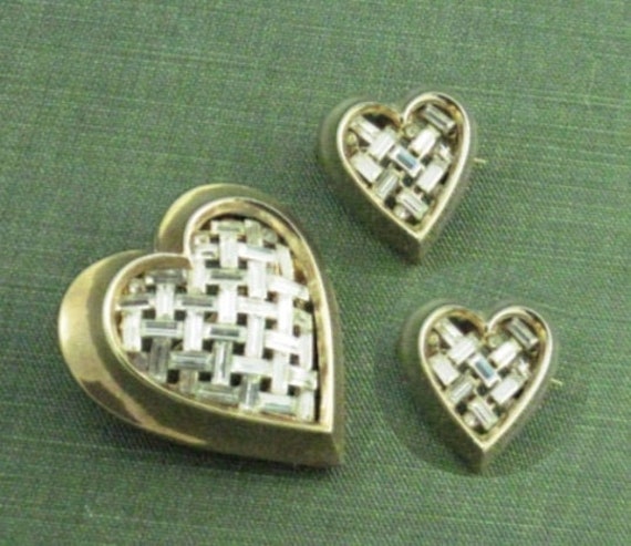 Vintage 40s TRIFARI Rhinestone Latticework Heart T