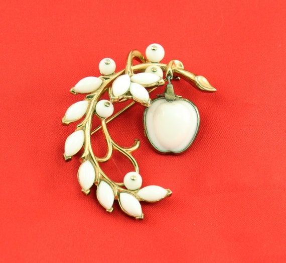 50s Book Piece TRIFARI Dangling Apple GT Pin; Pou… - image 4