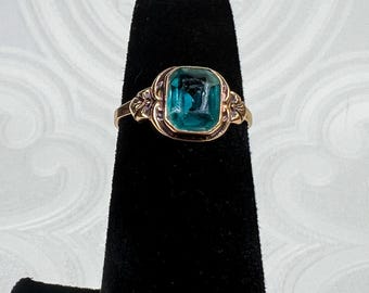 Art Deco Simulated Sapphire Ring: 10K Gold Filigree, Size 6.25