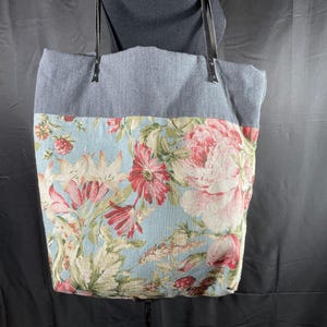 Sac fait main, unique en son genre, fabriqué avec un tissu floral vintage et gris, grande poche intérieure, doubles lanières en cuir