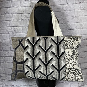 Bolso grande único hecho a mano con tela de tapicería. Es elegante y se puede usar como bolso de trabajo, bolso de mano, cartera o para viajar. Es resistente.