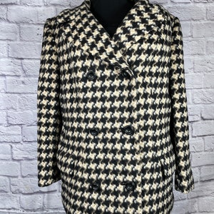 Woman’s Vintage houndstooth jacket coat from the 60’s  medium, button up waist length large collar wool made in USA