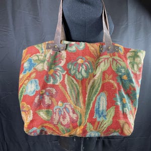 Bolso elegante hecho a mano, tejido de canasta con flores, forrado, correas de cuero, único en su tipo