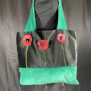 Bolso hecho a mano, adornado con amapolas creado con terciopelo negro y terciopelo verde, forrado, cartera, bolso de mano, monedero