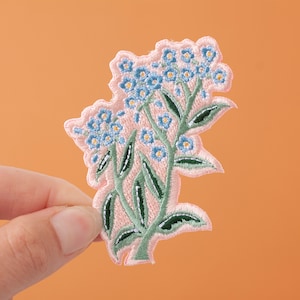 Vergissmeinnicht Blume gestickt Bügelbild | Wildblumen Aufnäher | Blumen gestickter Aufnäher | Bügelbild | Kleine Paisley Designs