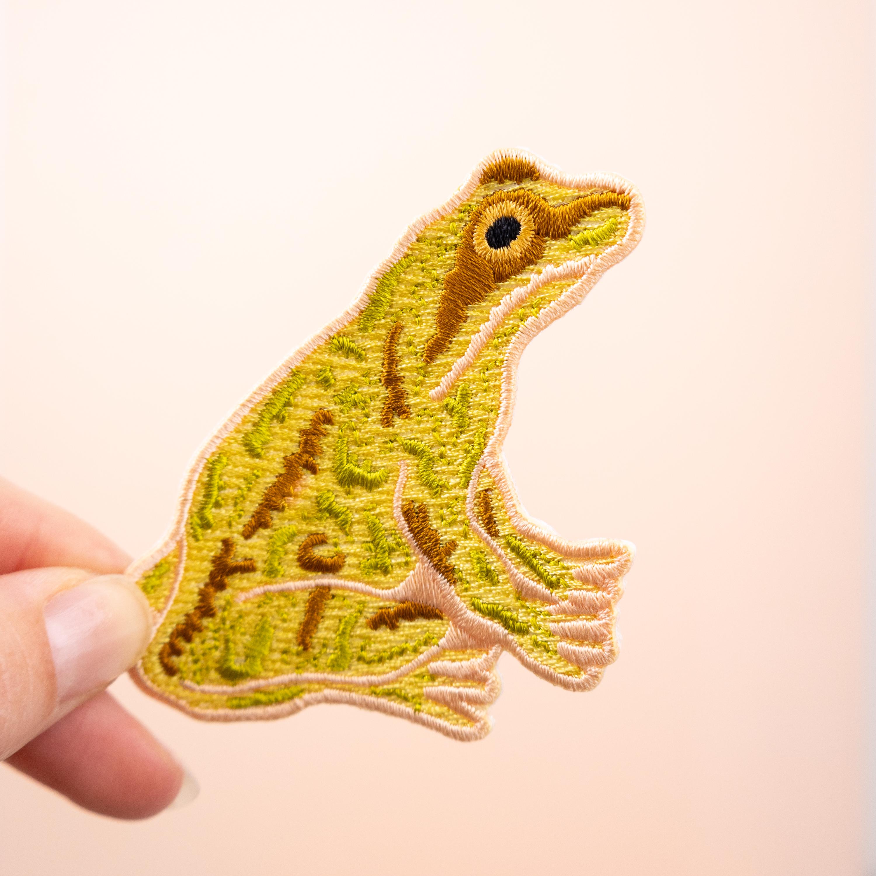 カエルの刺繍アイロンワッペン - Etsy 日本
