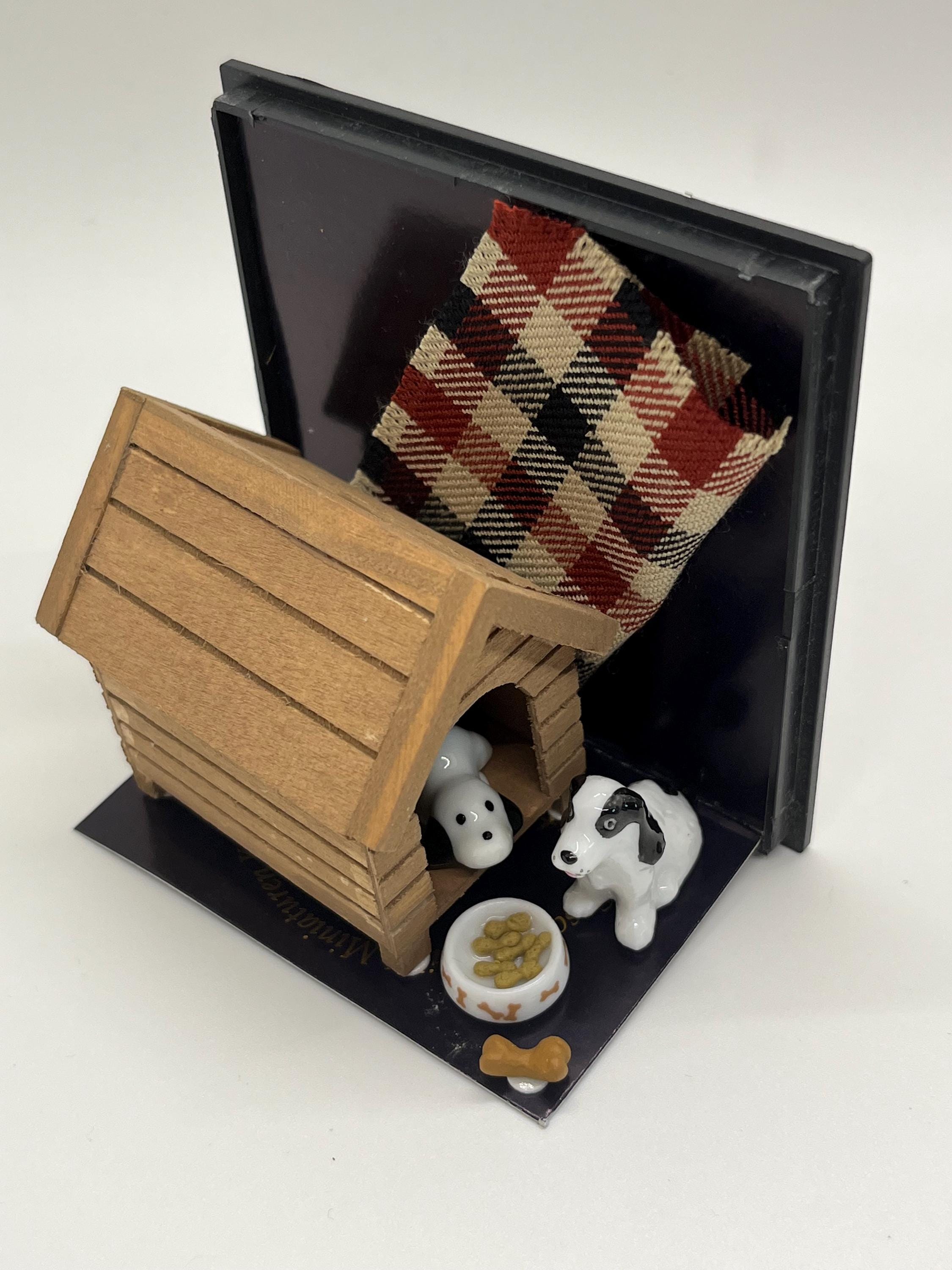 1/12 Reutter Dollhouse Miniature Doghouse, With Two Porcelain Dogs