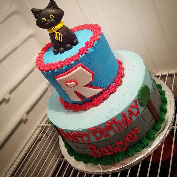 Roblox Inspired Fondant Cake Topper Set Etsy - roblox cake roblox in 2019 roblox birthday cake roblox