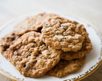 One dozen oatmeal raisin cookies