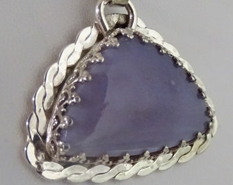 Colgante HOLLY BLUE AGATE Hecho a mano Único en su tipo. Conjunto en plata de ley con cadena de plata de ley de 18" ¡Material muy raro!