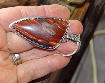 TIGER EYE PENDANT Juego hecho a mano en plata esterlina Increíblemente hermosa forma libre de piedra chatoyant con cadena de plata esterlina